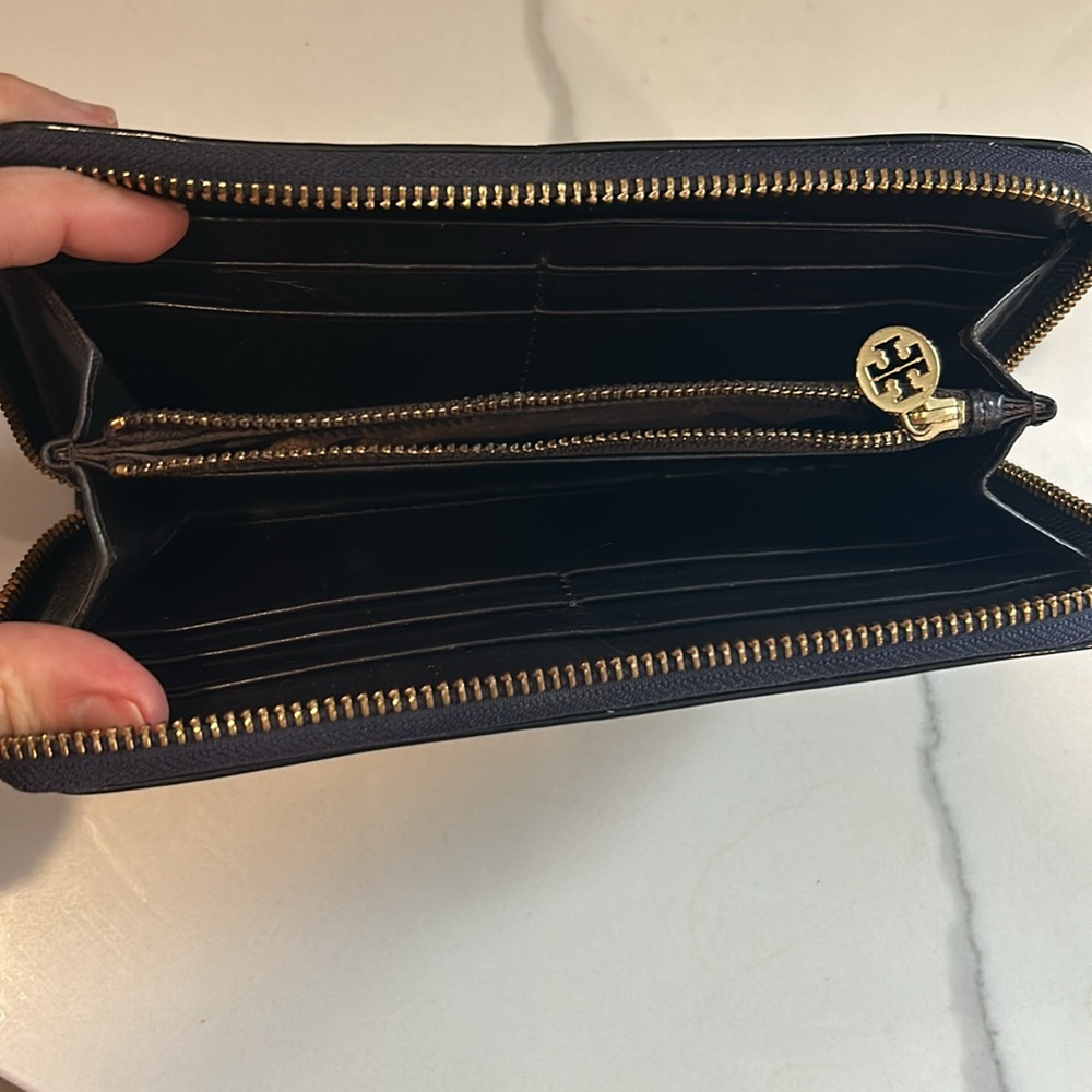 Tory Burch Patent Leather Continental Purple Wallet - Picture 8 of 11